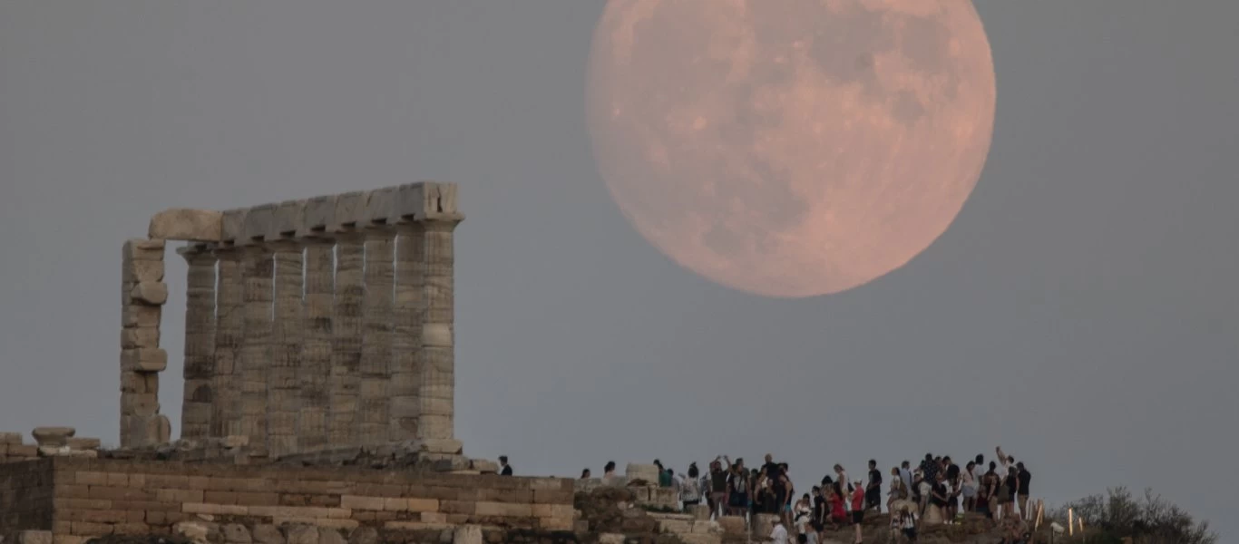 Έκλειψη Σελήνης και υπερπανσέληνος το βράδυ της Τετάρτης